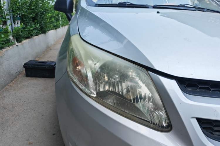 Used Chevrolet Sail 2010 Sedan 1.2L Manual Warm Edition Right Front Headlight