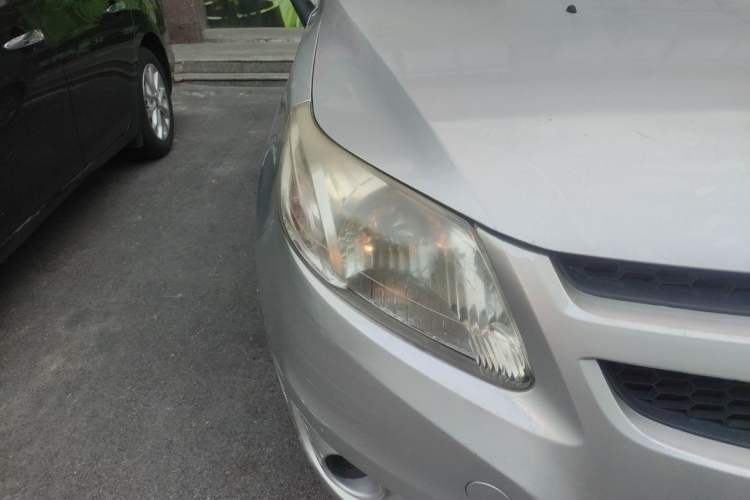Used Chevrolet Sail 2010 Sedan 1.4L Manual Ideal Edition Right Front Headlight