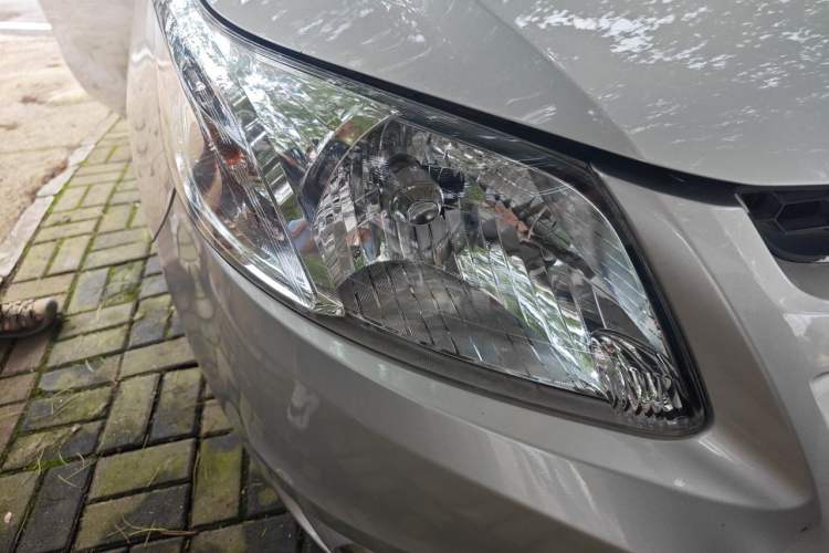 Used Chevrolet Sail 2010 Sedan 1.2L Manual Fashion Edition Right Front Headlight