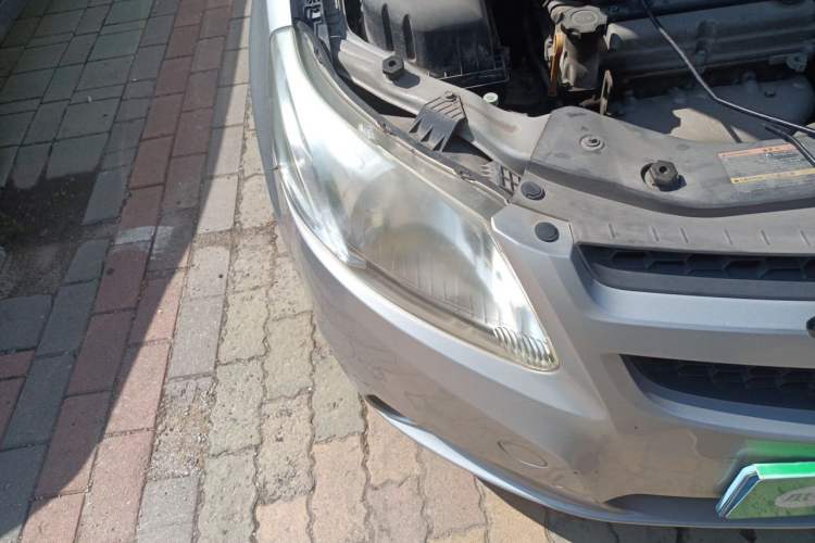 Used Chevrolet Sail 2010 Sedan 1.2L Manual Warm Edition Right Front Headlight