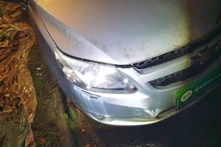 Used Chevrolet Sail 2010 Sedan 1.2L Manual Warm Edition Right Front Headlight