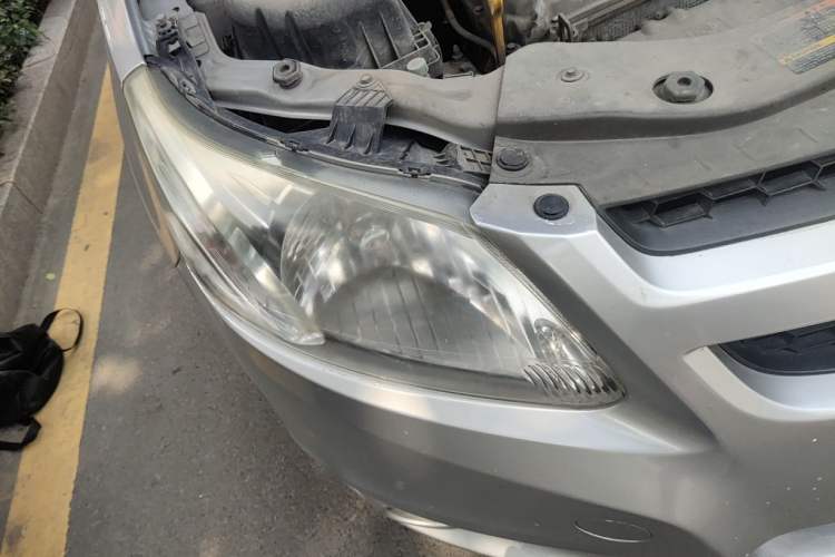Used Chevrolet Sail 2010 Hatchback 1.2L Manual Warm Edition Right Front Headlight