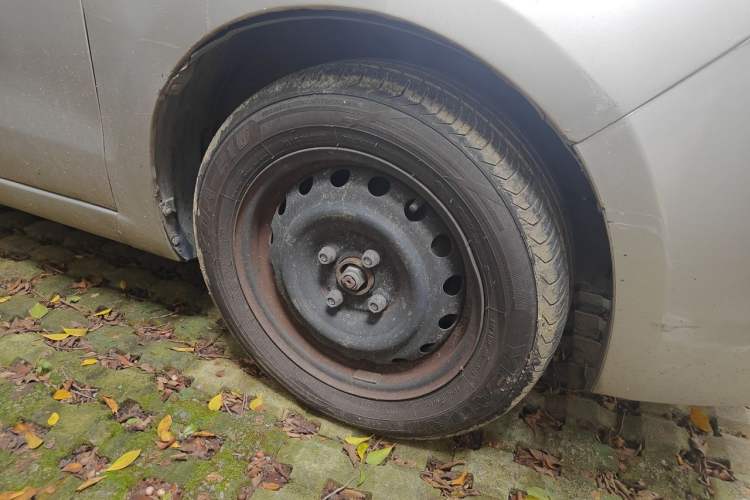 Used Chevrolet Sail 2010 Hatchback 1.2L Manual Warm Edition Right Front Wheel Hub