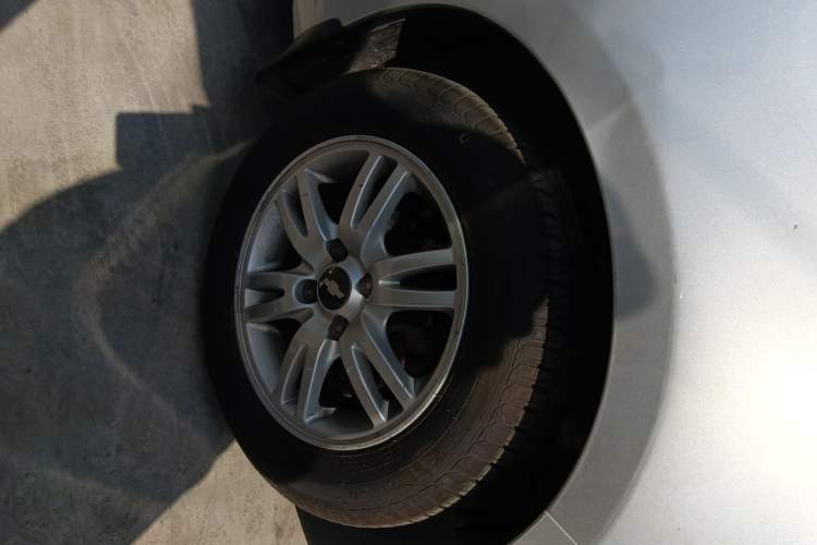 Used Chevrolet Sail 2010 Sedan 1.4L Manual Ideal Edition Right Front Wheel Hub