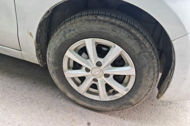 Used Chevrolet Sail 2010 Sedan 1.2L Manual Warm Edition Right Front Wheel Hub