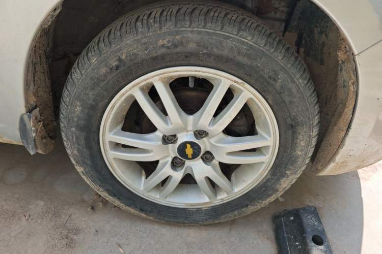 Used Chevrolet Sail 2010 Sedan 1.4L Manual Ideal Edition Right Front Wheel Hub