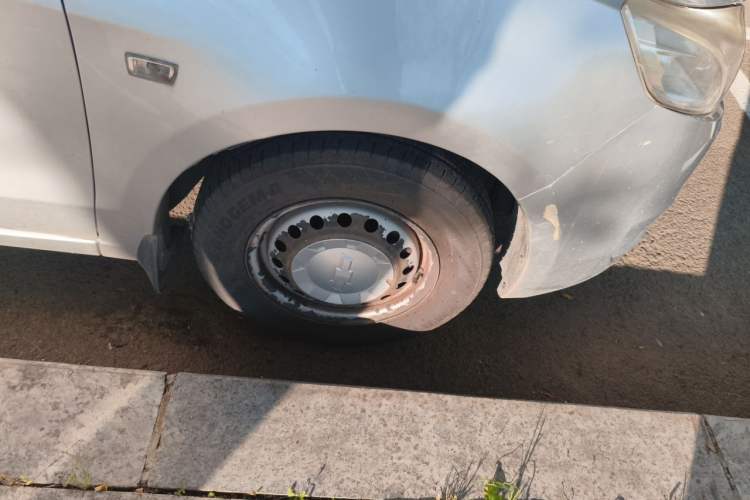 Used Chevrolet Sail 2010 Sedan 1.2L Manual Warm Edition Right Front Wheel Hub
