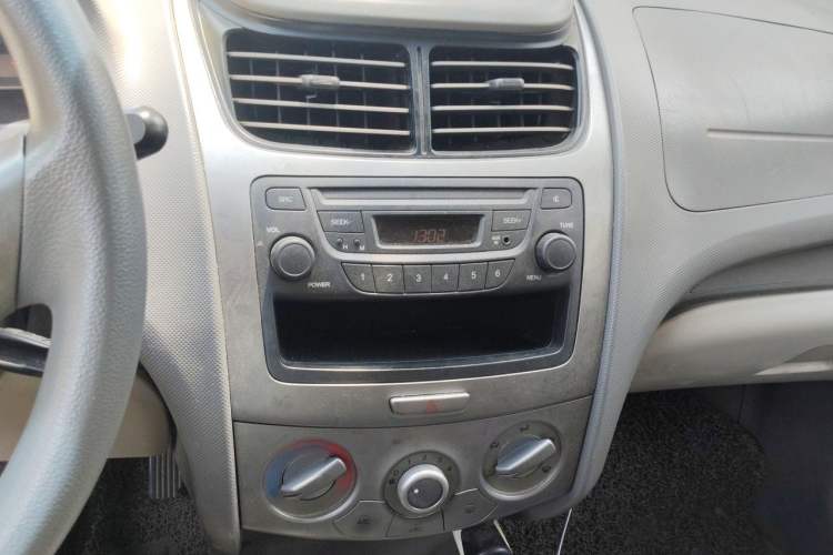 Used Chevrolet Sail 2010 Sedan 1.2L Manual Warm Edition Audio And AC Panel
