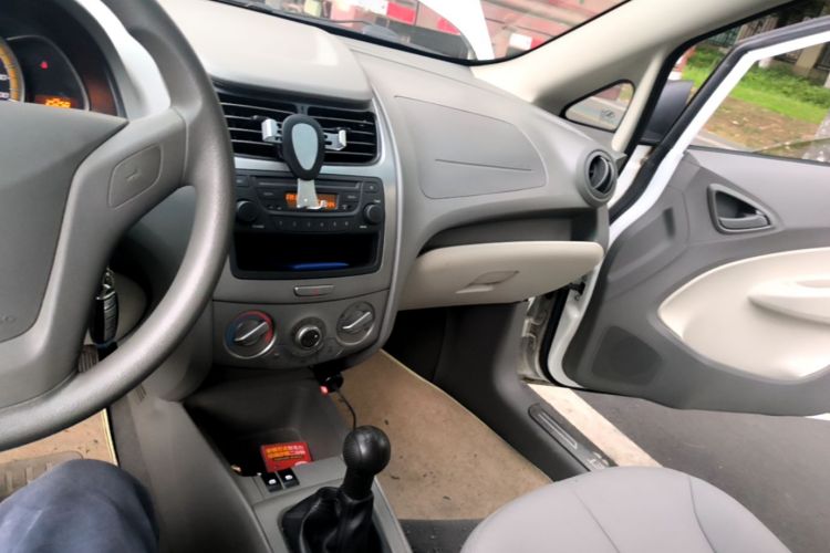 Used Chevrolet Sail 2010 Sedan 1.4L Manual Ideal Edition Audio And AC Panel