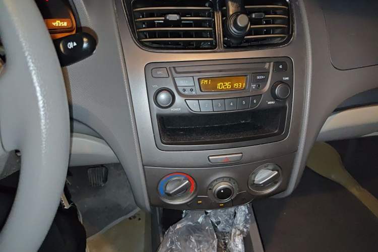 Used Chevrolet Sail 2010 Sedan 1.4L Manual Ideal Edition Audio And AC Panel
