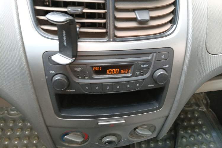 Used Chevrolet Sail 2010 Sedan 1.2L Manual Fashion Edition Audio And AC Panel
