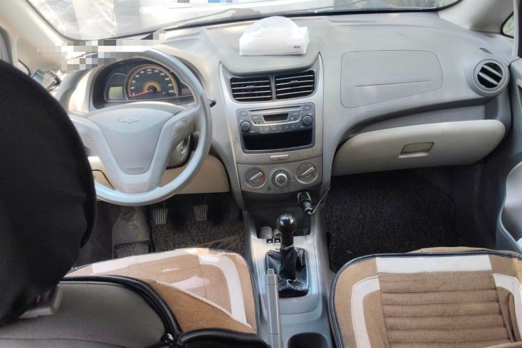 Used Chevrolet Sail 2010 Sedan 1.2L Manual Warm Edition Center Console