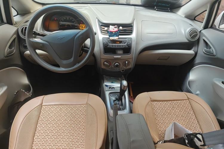 Used Chevrolet Sail 2010 Hatchback 1.2L AMT Ideal Edition Center Console