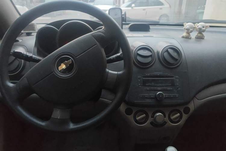 Used Chevrolet Sail 2010 Sedan 1.4L AMT Excellence Edition Center Console