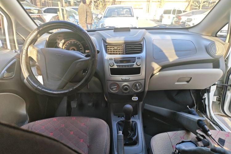 Used Chevrolet Sail 2010 Sedan 1.4L Manual Enjoyment Edition Center Console