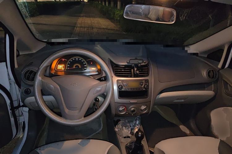 Used Chevrolet Sail 2010 Sedan 1.4L Manual Ideal Edition Center Console
