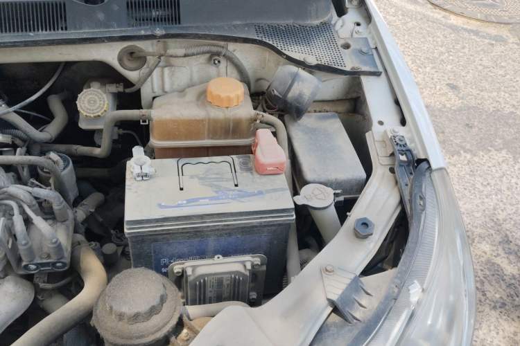 Used Chevrolet Sail 2010 Sedan 1.2L Manual Warm Edition Engine Bay Left