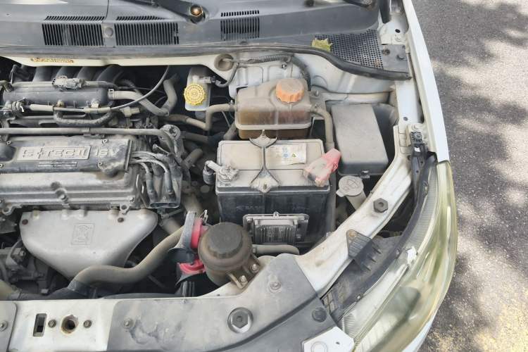 Used Chevrolet Sail 2010 Sedan 1.2L Manual Warm Edition Engine Bay Left