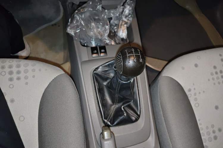 Used Chevrolet Sail 2010 Sedan 1.4L Manual Ideal Edition Gear Lever