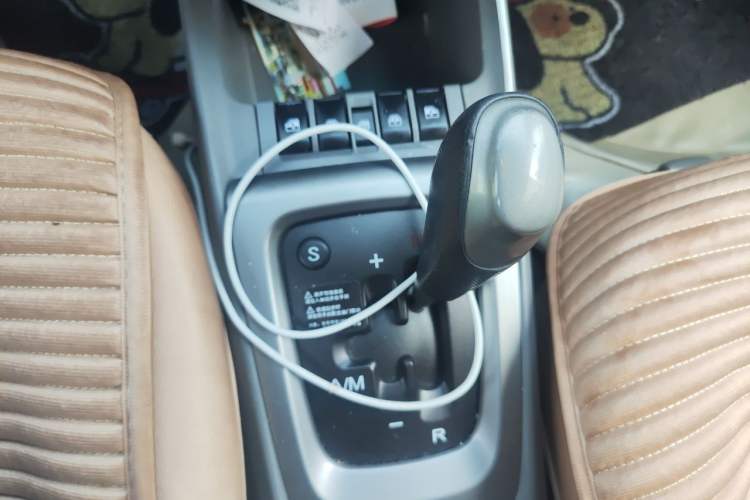 Used Chevrolet Sail 2010 Sedan 1.2L AMT Ideal Edition Gear Lever