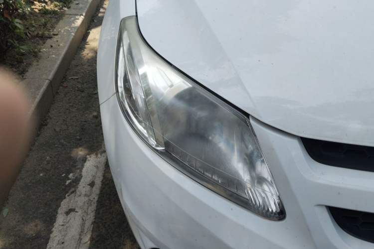 Used Chevrolet Sail 2010 Sedan 1.2L Manual Warm Edition Right Front Headlight