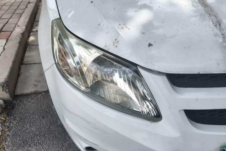 Used Chevrolet Sail 2010 Sedan 1.2L Manual Warm Edition Right Front Headlight