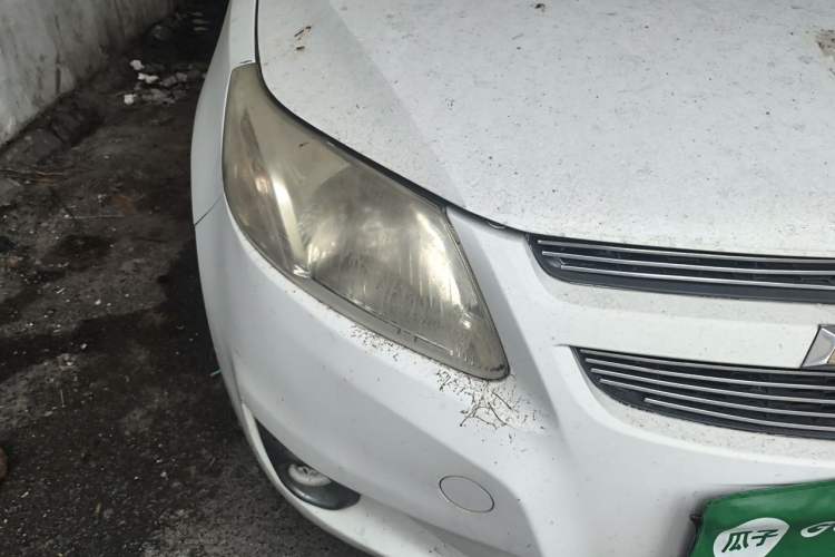 Used Chevrolet Sail 2010 Sedan 1.2L Manual Warm Edition Right Front Headlight