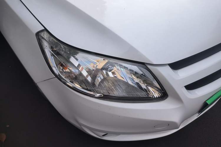Used Chevrolet Sail 2010 Sedan 1.4L Manual Ideal Edition Right Front Headlight