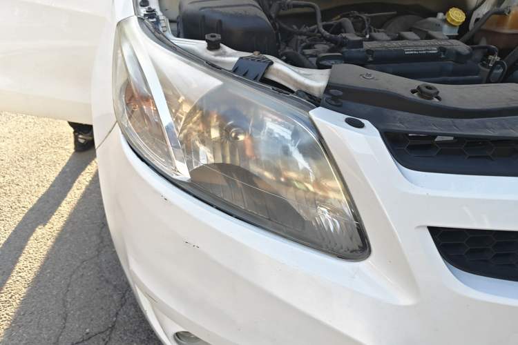Used Chevrolet Sail 2010 Sedan 1.4L Manual Enjoyment Edition Right Front Headlight