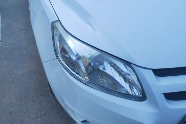 Used Chevrolet Sail 2010 Sedan 1.2L AMT Ideal Edition Right Front Headlight