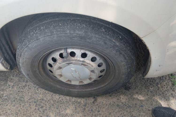 Used Chevrolet Sail 2010 Sedan 1.2L Manual Warm Edition Right Front Wheel Hub