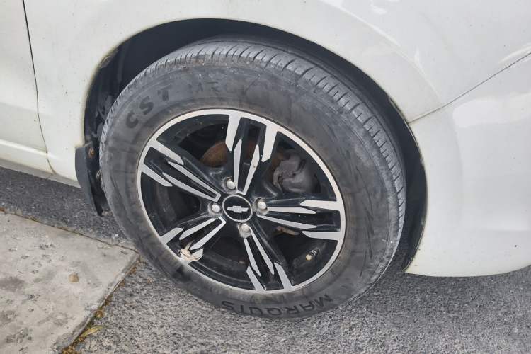 Used Chevrolet Sail 2010 Sedan 1.2L Manual Warm Edition Right Front Wheel Hub