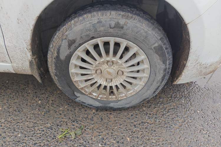 Used Chevrolet Sail 2010 Hatchback 1.2L Manual Warm Edition Right Front Wheel Hub