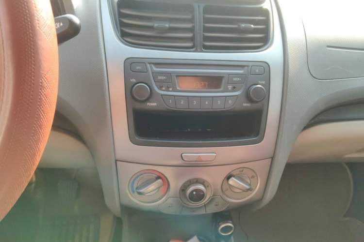 Used Chevrolet Sail 2010 Sedan 1.2L Manual Fashion Edition Audio And AC Panel