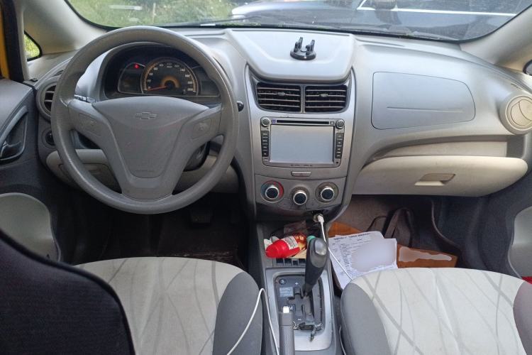 Used Chevrolet Sail 2010 Hatchback 1.4L AMT Elite Edition Center Console