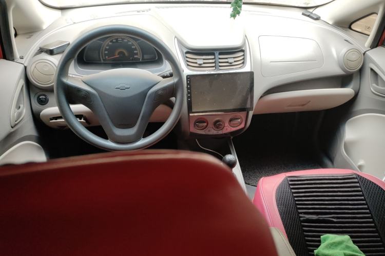 Used Chevrolet Sail 2010 Sedan 1.2L Manual Fashion Edition Center Console
