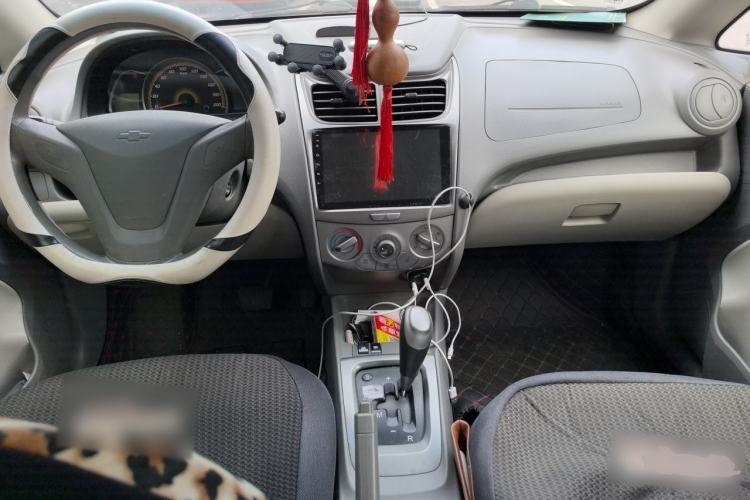 Used Chevrolet Sail 2010 Hatchback 1.2L AMT Ideal Edition Center Console