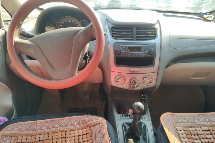 Used Chevrolet Sail 2010 Sedan 1.2L Manual Fashion Edition Center Console