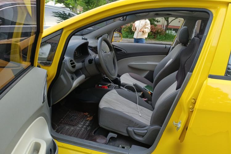 Used Chevrolet Sail 2010 Hatchback 1.4L AMT Elite Edition Driver Seat