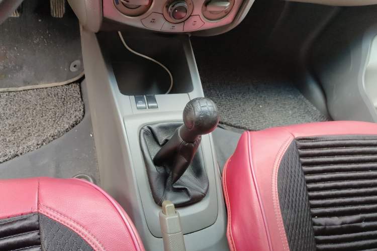 Used Chevrolet Sail 2010 Sedan 1.2L Manual Fashion Edition Gear Lever