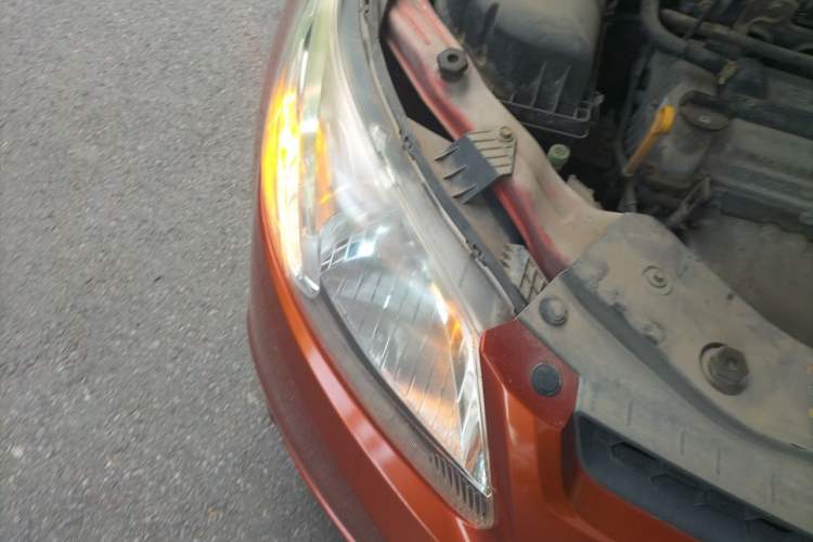 Used Chevrolet Sail 2010 Sedan 1.2L Manual Warm Edition Right Front Headlight