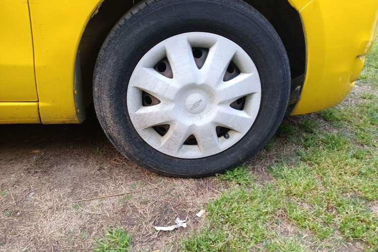 Used Chevrolet Sail 2010 Hatchback 1.4L AMT Elite Edition Right Front Wheel Hub