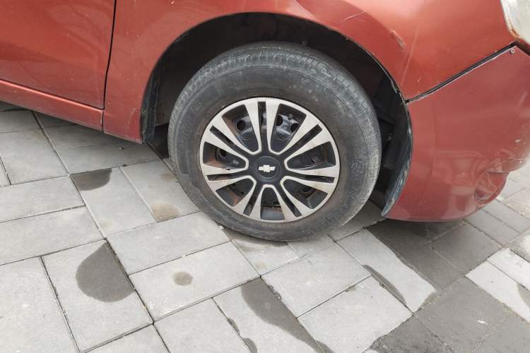 Used Chevrolet Sail 2010 Sedan 1.2L Manual Fashion Edition Right Front Wheel Hub