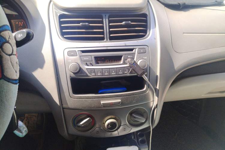 Used Chevrolet Sail 2011 Sedan 1.4L AMT Happiness Edition Audio And AC Panel