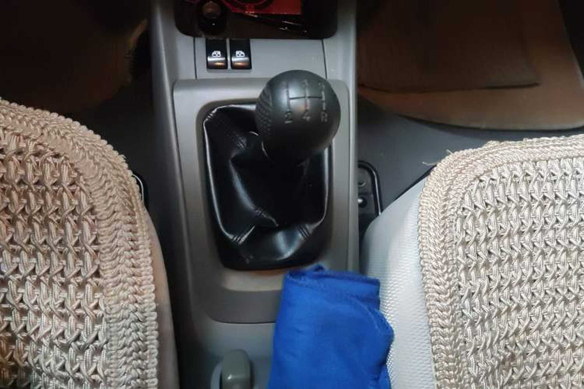 Used Chevrolet Sail 2011 Sedan 1.4L Manual Happiness Edition Gear Lever