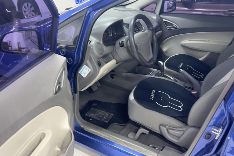 Used Chevrolet Sail 2011 Sedan 1.4L AMT Happiness Edition Interior 2