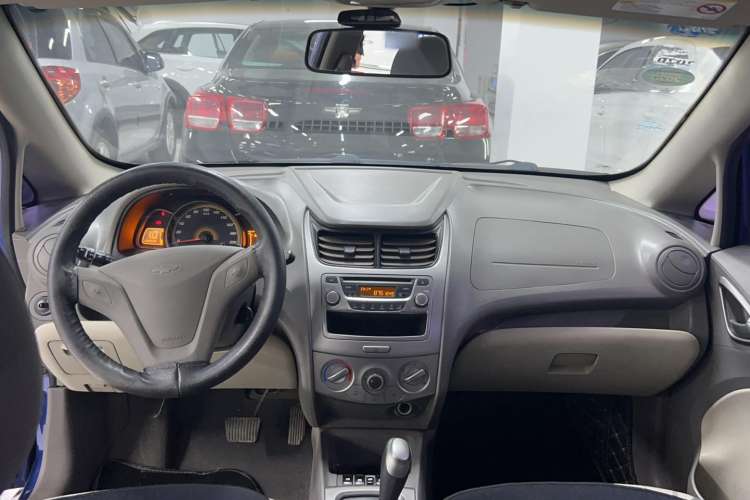 Used Chevrolet Sail 2011 Sedan 1.4L AMT Happiness Edition Interior 3
