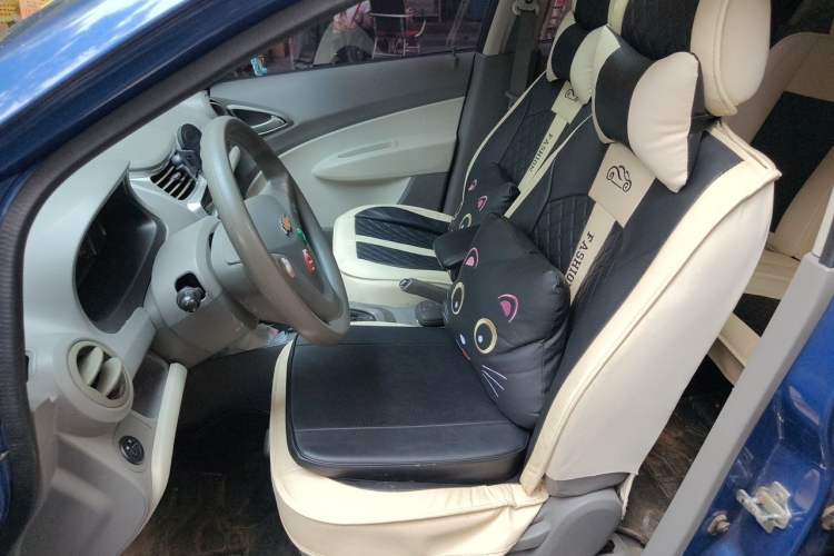 Used Chevrolet Sail 2011 Sedan 1.4L AMT Happiness Edition Left Front Seat