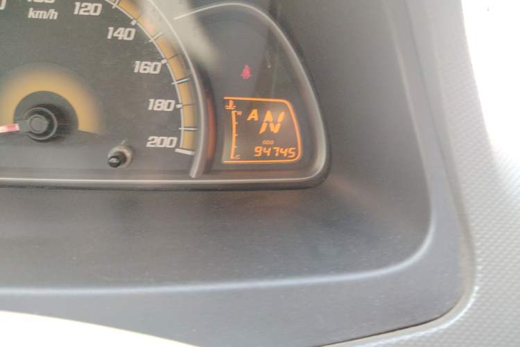 Used Chevrolet Sail 2011 Sedan 1.4L AMT Happiness Edition Odometer Close Up