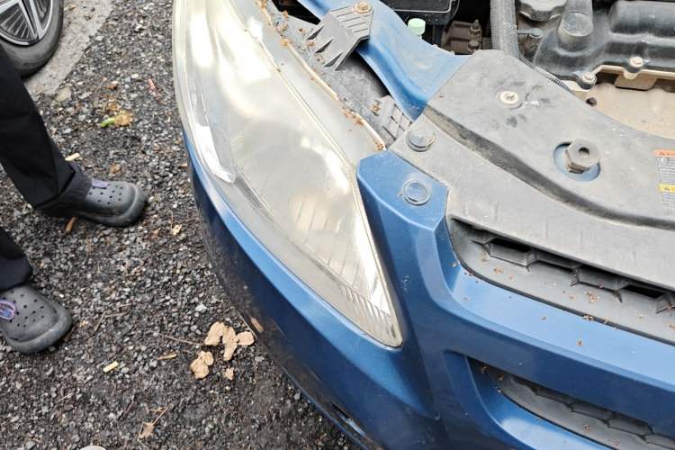 Used Chevrolet Sail 2011 Sedan 1.4L Manual Happiness Edition Right Front Headlight